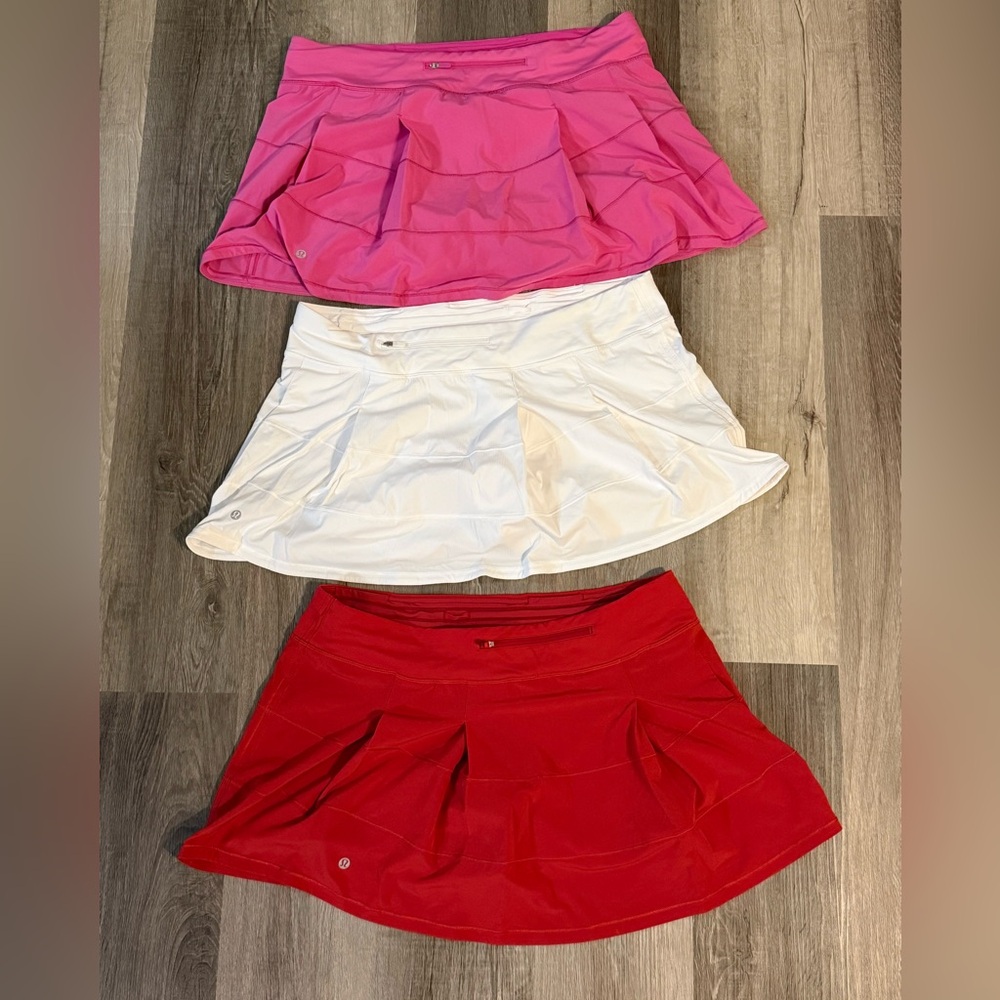 Lot of Lululemon Pace Rival Mid-Rise Skirt in White, Red, and Pink - Size 14